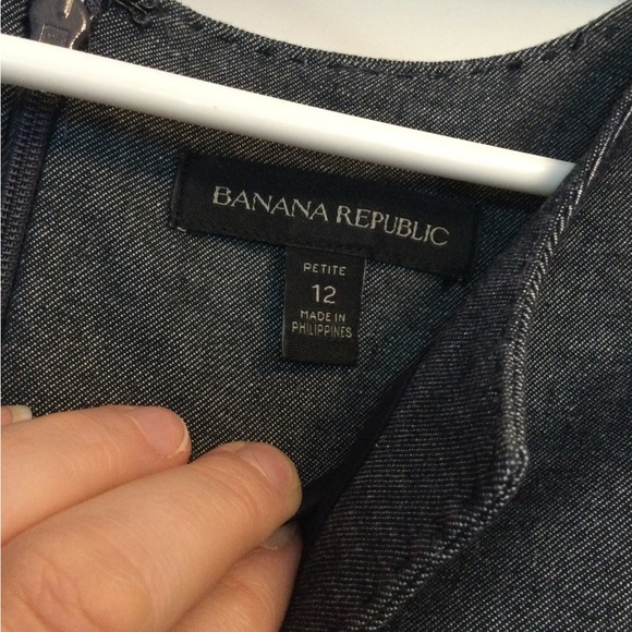 Cute stretchy dark denim Banana Republic dress with a flouncy hem - Picture 7 of 7